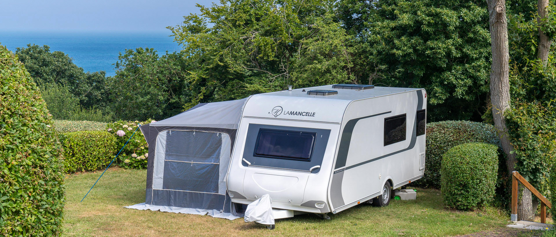 camping-avec-emplacement-caravane-042zun-1.jpg Emplacement camping en bord de mer | Tentes & camping car – Image 1