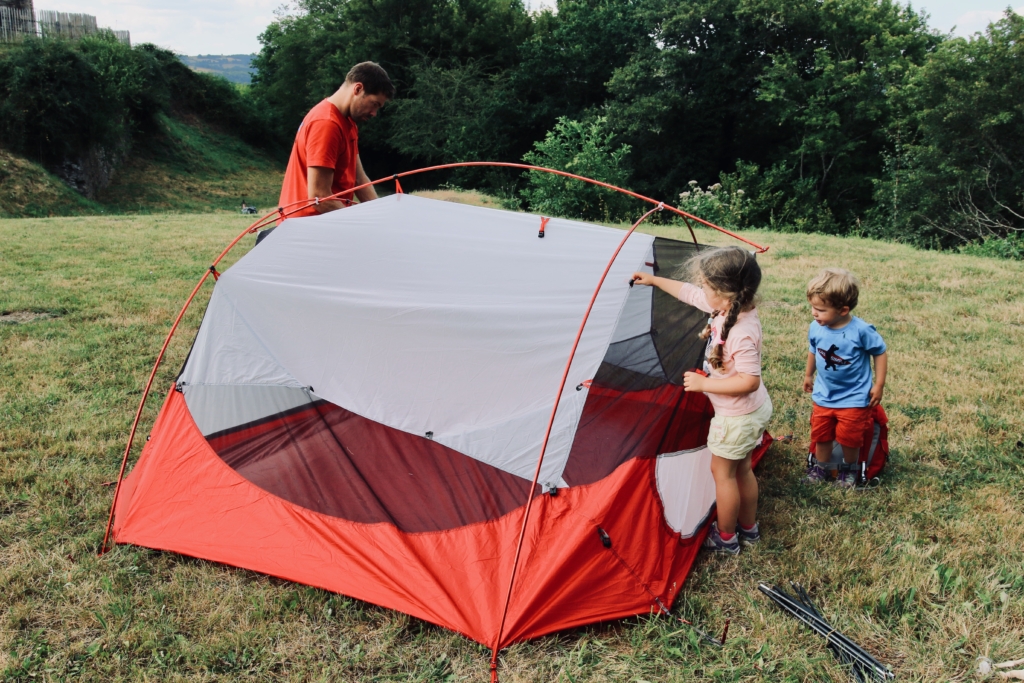 camping-en-tente-724pob-1.jpg Partir camper en famille ! Les Petits Baroudeurs – Image 1