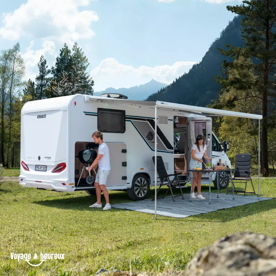 store-pour-camping-car-574jix.webp Comment bien choisir et entretenir son store ou auvent ? – Image 1