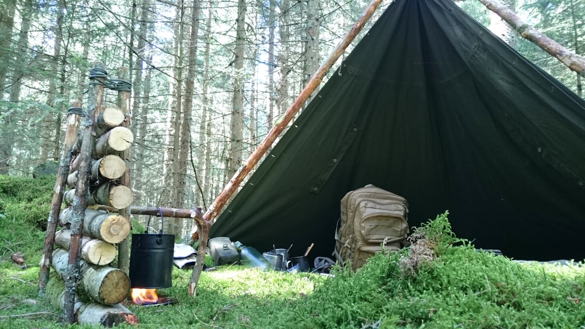 tarp-bivouac-876szq-1.jpg Comment choisir son abri de bivouac : petit guide du bushcrafter avert – WildTactic – Image 1