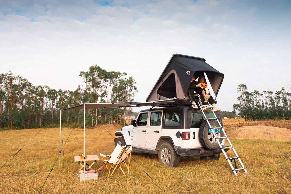 tente-de-toit-voiture-pas-cher-729oii-1.jpg Conseilleraient ils l'achat d'une tente de toit à un ami : les vanlifers donnent leur avis Vanlife Magazine – Image 1