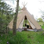 Tente tipi dans la zone des dunes à la pointe sud de Texel
